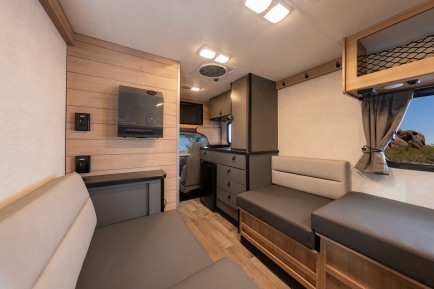 CR 18 ultra interior 1